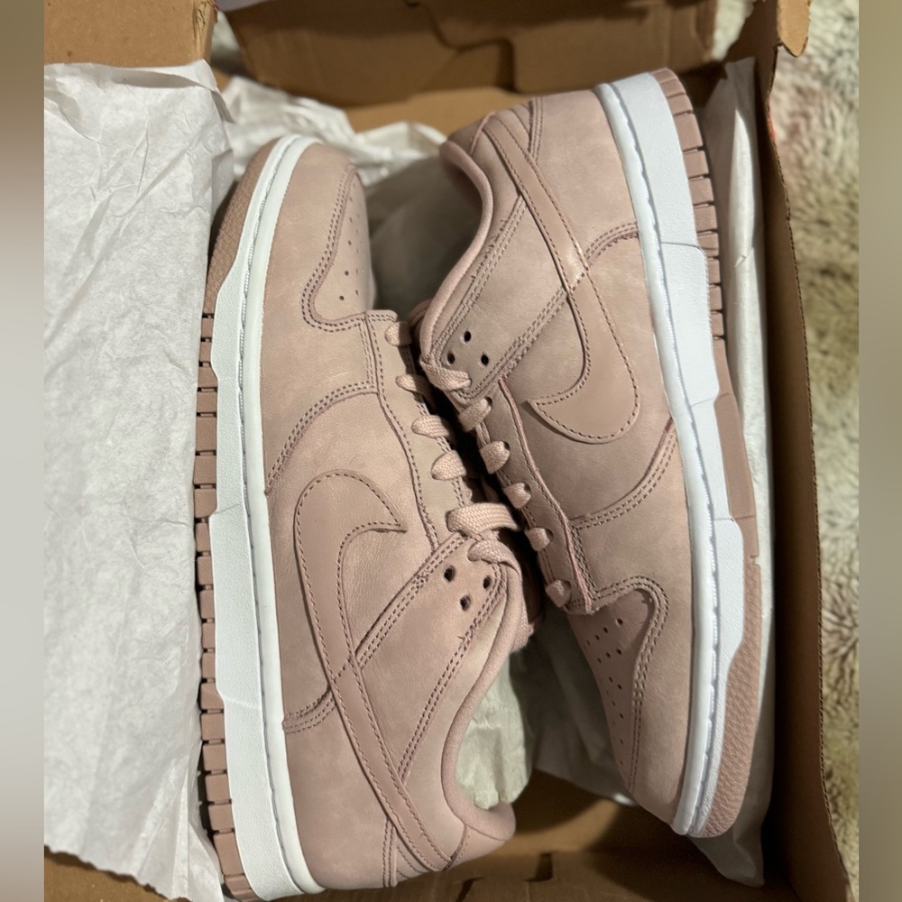 Nike Pink Dunk Women’s 8.5 or Youth 7 NIB